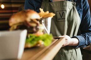 Langley Hotel Victors