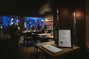 Langley Hotel Victors