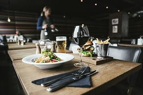 Langley Hotel Victors