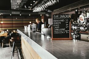 Langley Hotel Victors