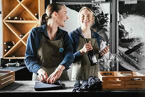 Langley Hotel Victors