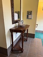 The City Hotel Bar & Grill