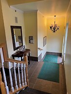 The City Hotel Bar & Grill