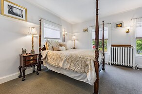 Castle Manor Inn