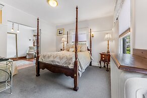 Castle Manor Inn