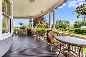 Castle Manor Inn