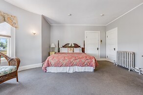 Castle Manor Inn