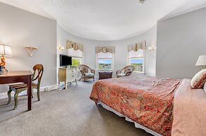 Castle Manor Inn