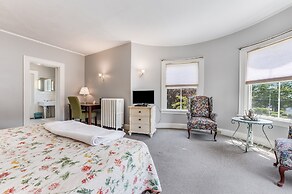 Castle Manor Inn
