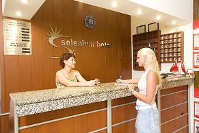 Selenium Hotel