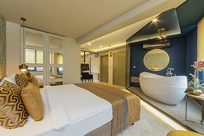 Ayramin Deluxe Hotel