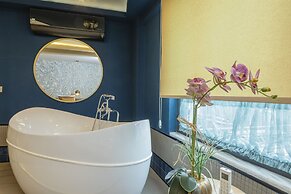 Ayramin Deluxe Hotel