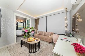 Ayramin Deluxe Hotel
