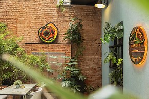 Ayramin Deluxe Hotel