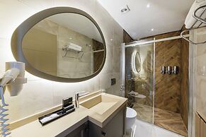 Ayramin Deluxe Hotel