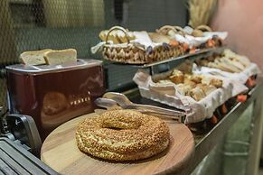 Ayramin Deluxe Hotel