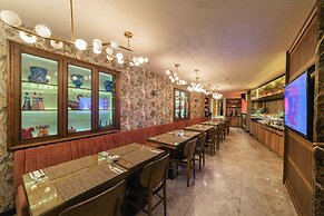 Ayramin Deluxe Hotel