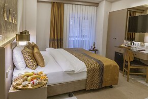 Ayramin Deluxe Hotel