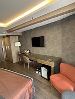 Ayramin Deluxe Hotel