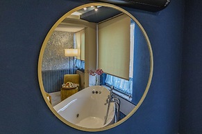 Ayramin Deluxe Hotel