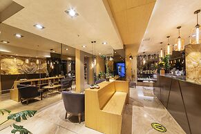 Ayramin Deluxe Hotel