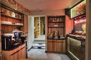 Ayramin Deluxe Hotel