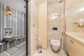 Ayramin Deluxe Hotel