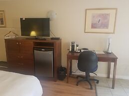 Super 8 by Wyndham Smoky Lake