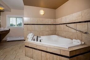 Super 8 by Wyndham Smoky Lake