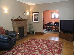 Eastwood Tourist Lodge