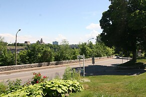 Eastwood Tourist Lodge