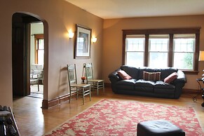 Eastwood Tourist Lodge