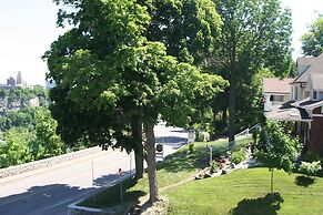 Eastwood Tourist Lodge