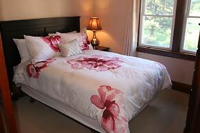 Eastwood Tourist Lodge