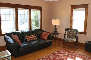 Eastwood Tourist Lodge