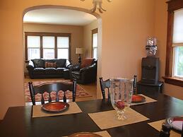 Eastwood Tourist Lodge