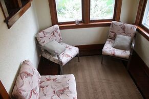 Eastwood Tourist Lodge