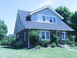 Eastwood Tourist Lodge