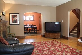 Eastwood Tourist Lodge