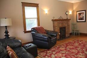 Eastwood Tourist Lodge