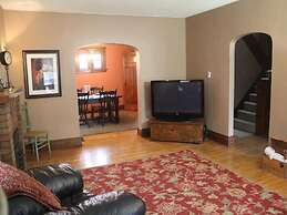 Eastwood Tourist Lodge