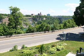 Eastwood Tourist Lodge