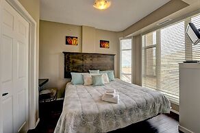 Sunset Waterfront Resort by DKRA