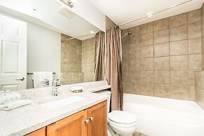 Sunset Waterfront Resort by DKRA