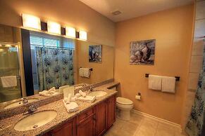 Sunset Waterfront Resort by DKRA