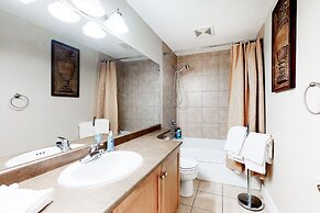 Sunset Waterfront Resort by DKRA