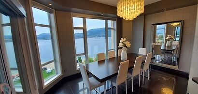 Sunset Waterfront Resort by DKRA