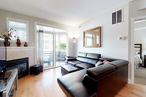 Sunset Waterfront Resort by DKRA