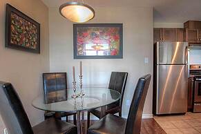 Sunset Waterfront Resort by DKRA