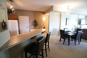 Sunset Waterfront Resort by DKRA